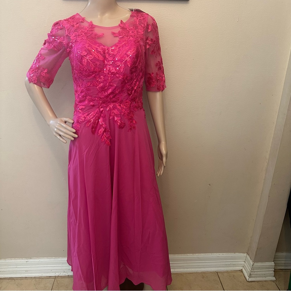 Elegant Pink Lace Midi Dress